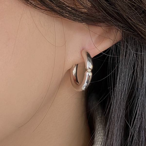 [배우 김소은님 착용][Silver] Round edge hoop earrings large e112 실버 라운드 엣지 후프 귀걸이 라지